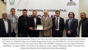 Picture English - Pakistan Advertising Association (PAA) Chairman, Ahmed Hussain Kapadia presented a souvenir to Chairman, Pakistan Electronic Media Regulatory Authority (PEMRA), Mr.