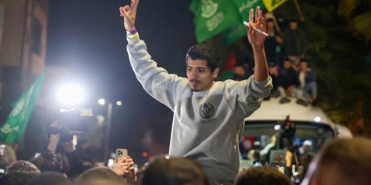 90 Palestinian prisoners freed as first Gaza truce exchange completes