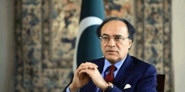 Aurangzeb calls for sustained, long-term approach to address population dynamics