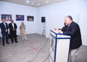 An exhibition of photographs by a French photographer was inaugurated by French Envoy