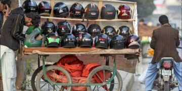 Karachi’s II Chundrigar Road Declared ‘No Helmet, No Entry’ Zone
