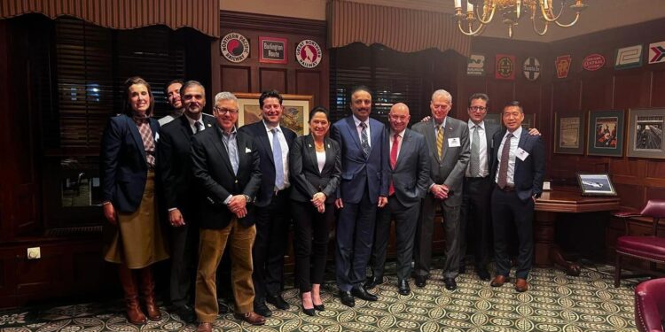 Consul General Hosts Leadership Discussion & Dinner Organized by the ECC