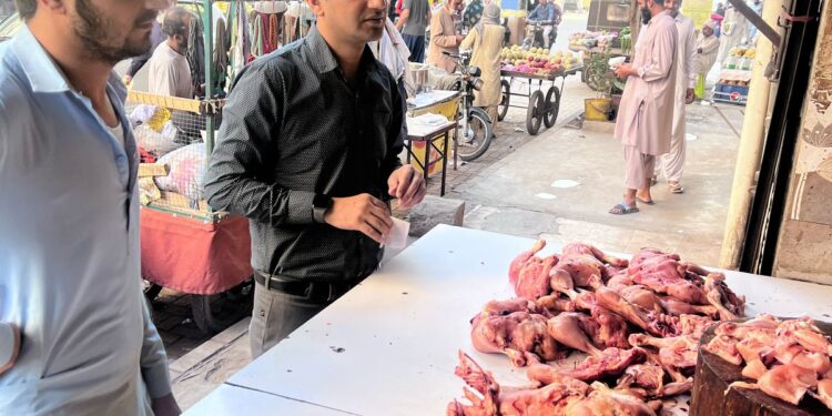  The Karachi administration’s crackdown on profiteers continues during Ramadan.