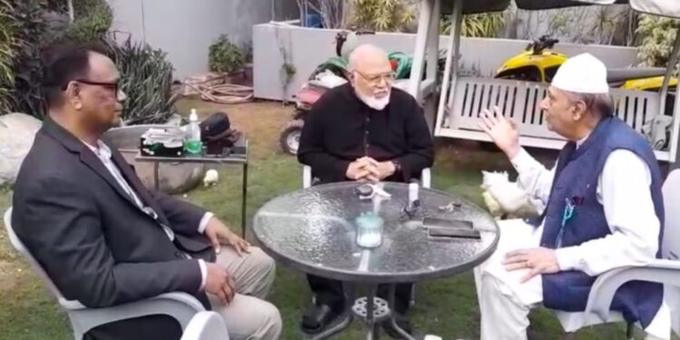 Senior Dip Ameer Khaksar Tehreek Professor Dr. Hakeem Askari met and discussed with prominent Pakistani industrialist Yahya Polani at his residence.