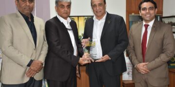 Chairman ABAD visited Sir Syed University and called on the Chancellor Akbar Ali Khan.