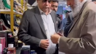 Dr. Zakir Naik is shopping at the outlet of Pakistan’s prominent businessman Shahzad Mubeen in a local shopping center.