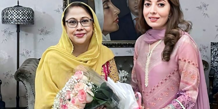 Sharmila Farooqi presents a bouquet of flowers to President PPP Women’s Wing Sindh Faryal Talpur on her birthday. 