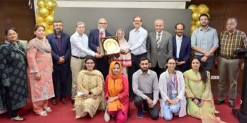 Prof. Altaf Hashmi of SIUT received lifetime achievement award