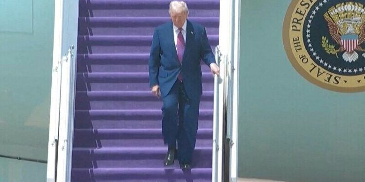 Trump Kicks Off Gulf Tour with Focus on Trillion-Dollar Economic Deals