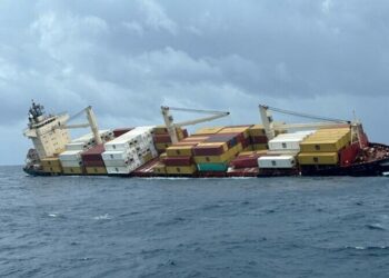 India Scrambles to Contain Oil Spill After Container Ship Sinks Off Kerala Coast