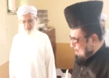 Watch: Maulana Abdul Aziz Expels Mufti Qavi from Jamia Hafsa at Gunpoint