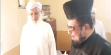 Watch: Maulana Abdul Aziz Expels Mufti Qavi from Jamia Hafsa at Gunpoint