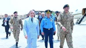 PM-Shehbaz-arrives-in-Karachi-smk-mojo-222-Sadaan-1120x630