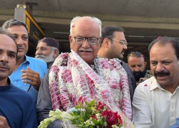 After taking the oath as a member of the Senate, Pakistan Peoples Party Sindh General Secretary Senator Waqar Mehdi received a grand welcome at Karachi Airport.