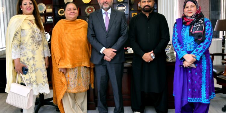  DELEGATION OF WOMEN ENTREPRENEURS FROM FEDERATION OF PAKISTAN CHAMBER OF COMMERCE AND INDUSTRY CALL ON THE CHIEF EXECUTIVE TDAP 