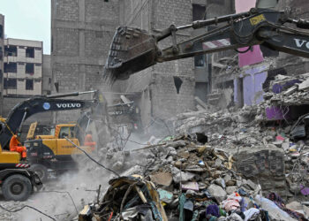 Rescue 1122 Worker Returns Rs20 Million in Cheques Found on Lyari Collapse Victim