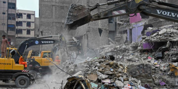 Rescue 1122 Worker Returns Rs20 Million in Cheques Found on Lyari Collapse Victim