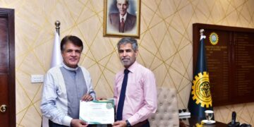 President of Korangi Association of Trade and Industry (KATI), Junaid Naqi, presenting the Membership Certificate