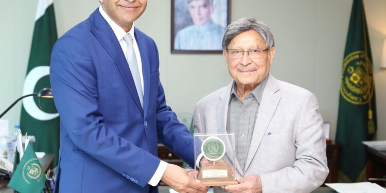 Dr. Kabir Sidhu briefs Farooq H. Naik on CCP’s enforcement and legal reforms