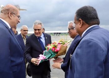 Dar Begins Landmark Visit to Bangladesh, First by a Pakistani FM in 13 Years