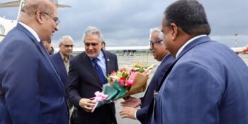 Dar Begins Landmark Visit to Bangladesh, First by a Pakistani FM in 13 Years