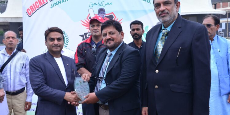 Inter-collegiate Independence Day Marka e Haq Cricket Tournament has begun. Director General Colleges Sindh Dr. Naveed Rab distributed prizes among the players.