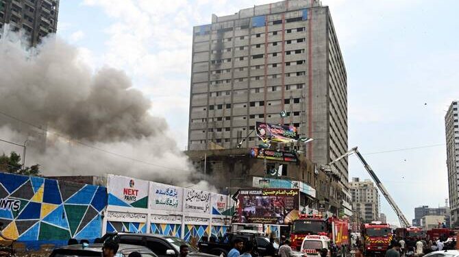 Explosion, Fire at Fireworks Warehouse in Karachi Injures 22 People