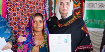 First Lady Bibi Aseefa Bhutto Zardari, accompanied by Sindh Health Minister Dr. Azra Pechuho, visited the houses built for flood victims under the Sindh People’s