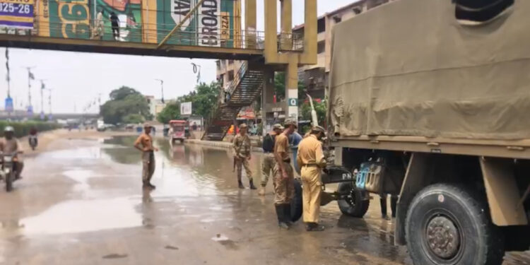 Pakistan Army Steps In to Assist Citizens After Heavy Rainfall in Karachi