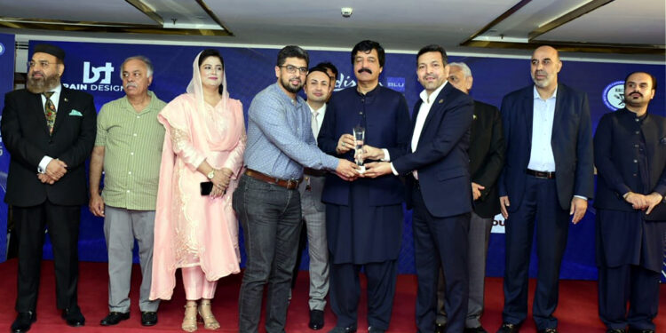 Cheezious Wins Pakistan’s Most Favorite Pizza Award at the 1st Pakistan International Food &  Restaurant Awards 2025"