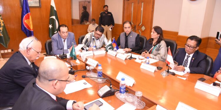 FPCCI for Addressing Trade Imbalance with ASEAN  Atif Ikram Sheikh, President FPCCI