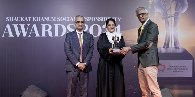 Dubai Islamic Bank Wins Shaukat Khanum Social Responsibility  Award 2024