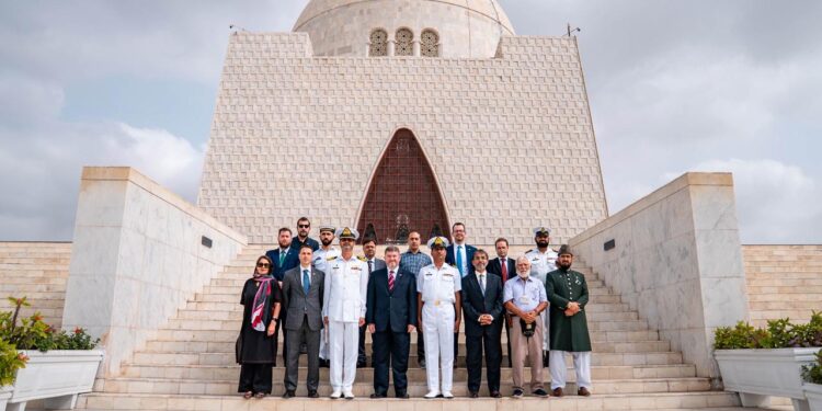 U.S. CONSUL GENERAL CHARLES GOODMAN HONORS QUAID-E-AZAM AT MAZAR-E-QUAID, REAFFIRMS U.S.-PAKISTAN TIES