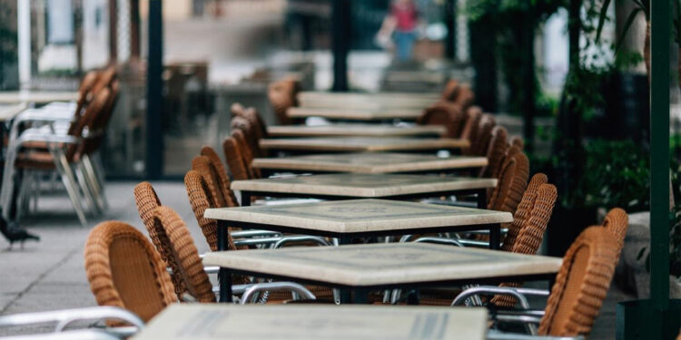 Gang arrested for stealing chairs from restaurants in Spain.