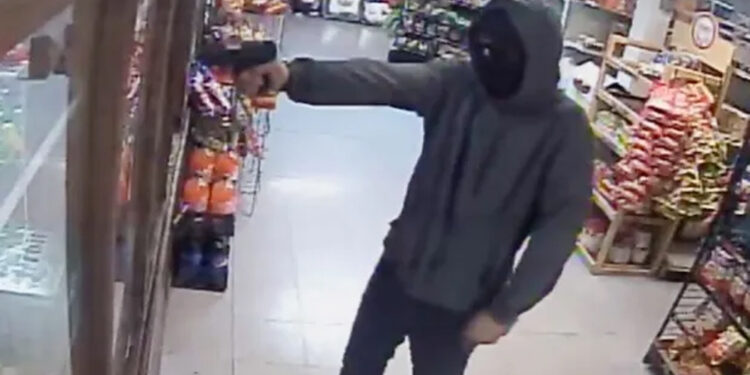 Robber robbed supermarket and waited for police, shocking revelation