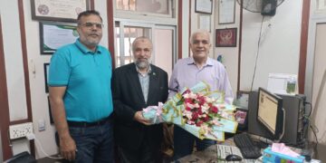 Mr. Muhammad Farooq Afzal, visited the offices of Daily Ausaf and met with Syed Turab Shah,