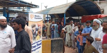Anosh Ahmed distributes free meals at Jinnah Hospital Karachi for Eesal-e-Sawab of late father Nadeem Muhammad Ahmed