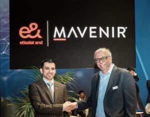 Khaled-Al-Suwaidi-core-networks-and-platforms-e-UAE-Pardeep-Kohli-President-and-CEO-of-Mavenir-e1741147390285
