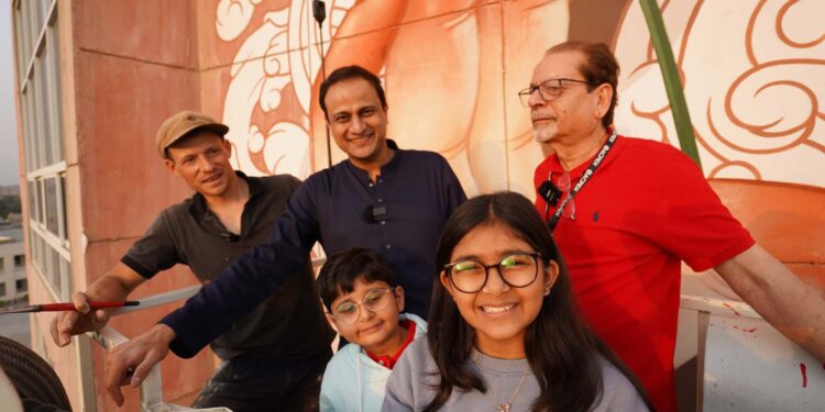 Mayor Karachi Murtaza Wahab, along with his children and President ACP Muhammad Ahmed Shah,