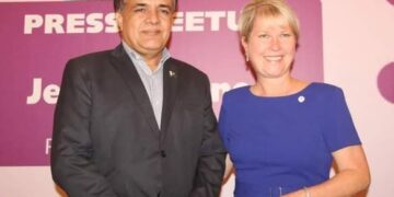 Syed Turab Shah with Rid 3271 Visit Jennifer E. Jones Rotary international president 22/23 .