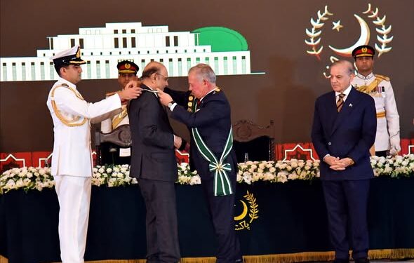 His Majesty King Abdullah II ibn Al-Hussein of the Hashemite Kingdom of Jordan confers the Order of the Bejewelled Grand Cordon of Al Nahda, on President Asif Ali Zardari.