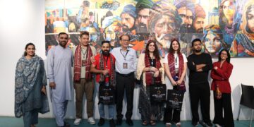 President ACP Muhammad Ahmed Shah presented souvenirs to our international guests, Wava Theatre (Uganda) & the 7 Spices Theatre (Canada/Syria).