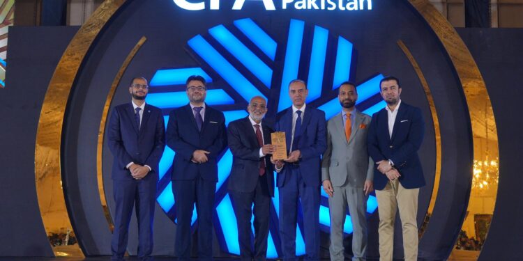 Marking Its 6th Consecutive Win, Meezan Bank Receives the ‘Best Bank of the Year – Large Size Banks’ Award from CFA Society Pakistan