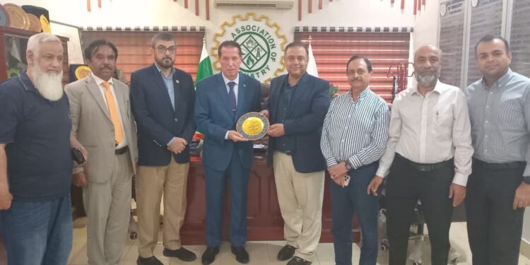 Algeria Invites Industrialists to Explore Lucrative Investment Opportunities in Africa