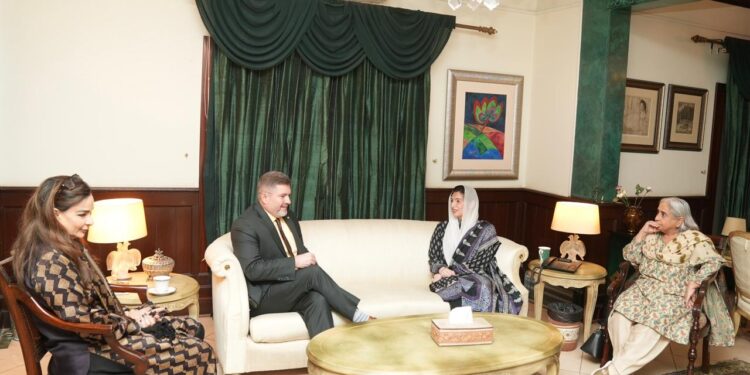 U.S. Consul General calls on The First Lady