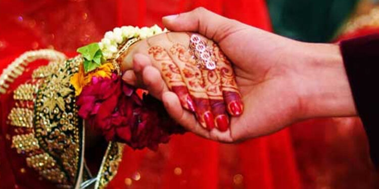 Newlywed couple commits suicide after quarrel on honeymoon trip.