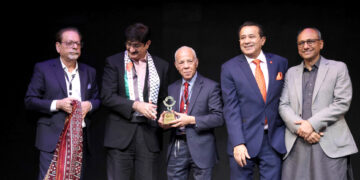 Chief Minister Sindh Syed Murad Ali Shah presenting award to H.E. Mohamed Karmoune