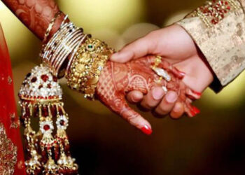 The bride refused to stay with her husband just twenty minutes after arriving at her in-laws’ house.