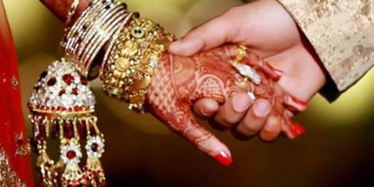 The bride refused to stay with her husband just twenty minutes after arriving at her in-laws’ house.