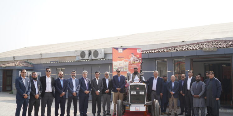 A grand prize distribution ceremony was held in Sahiwal Region under the Sona Se Hai Kamyabi Scheme, that was attended by a large number of local farmers.